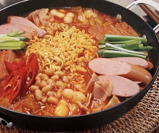 Budae JeonGol (부 대 전 골) (韩式部队火锅)